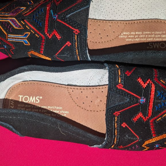 Toms - Picture 3 of 3